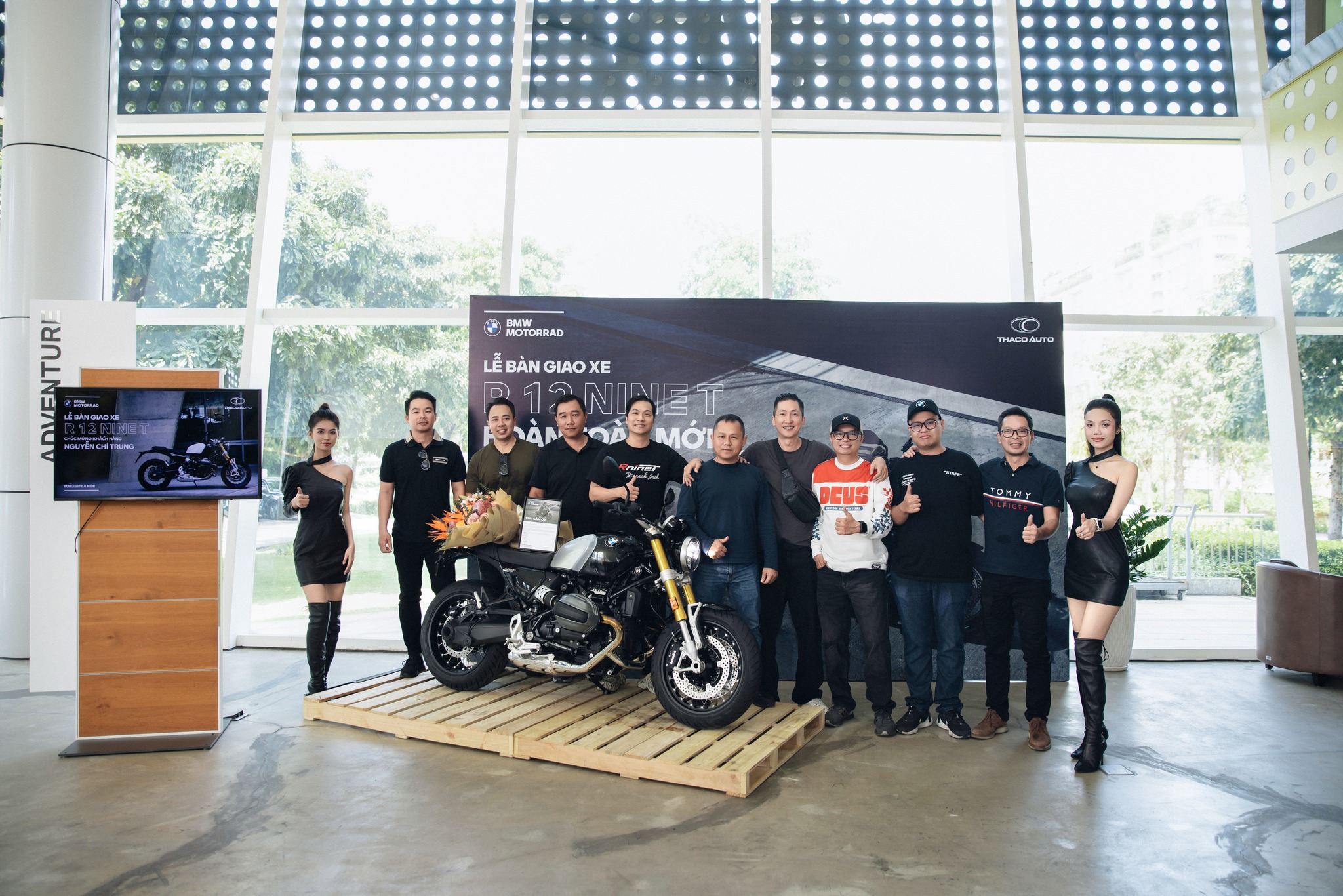 BMW MOTORRAD HCM BÀN GIAO XE R12 NINET - KHOẢNH KHẮC ĐẦU TIÊN TẠO NÊN DẤU ẤN ĐỘC BẢN