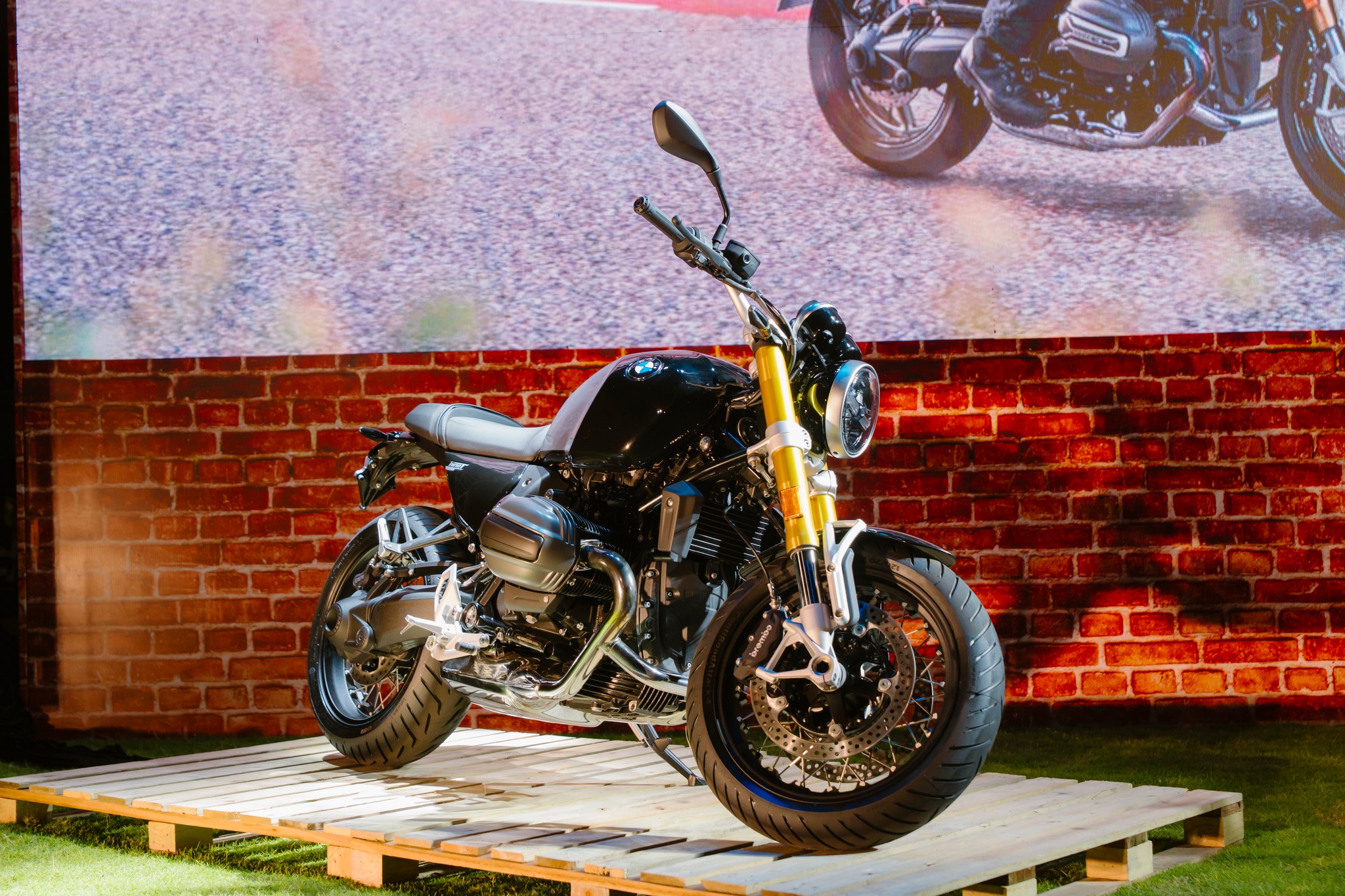 BMW R 12 nineT: BIỂU TƯỢNG VƯỢT THỜI GIAN - ĐỊNH HÌNH PHONG CÁCH ĐẲNG CẤP!