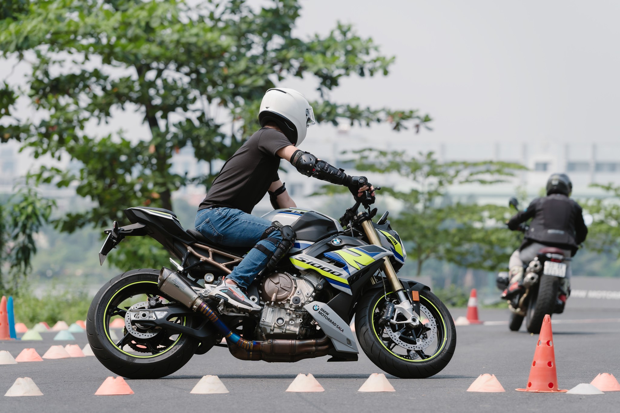 Sở hữu BMW S 1000 R - Siêu phẩm Roadster ưu đãi lên đến 40 triệu, cơ hội sở hữu chưa từng có!
